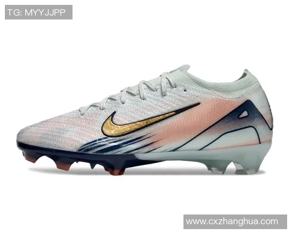 C罗同款足球鞋亮相引领潮流完美结合技术与时尚提升场上表现