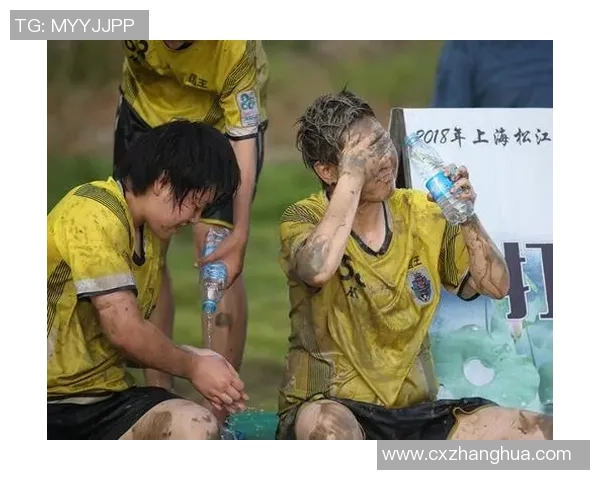 与足球球星亲密合影，九宫格见证偶像时刻，感受荣耀与激情的碰撞