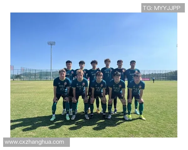 中国足球明星高清写真展示,感受球场上的英勇与风采 中国足球明星高清写真展示,感受球场上的英勇与风采