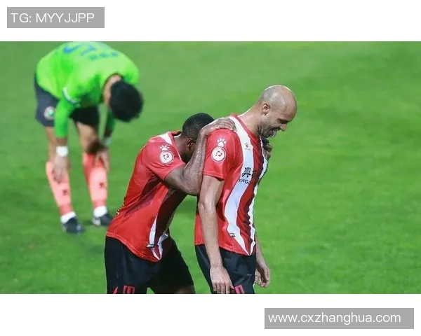 新生代足球球星任意球技巧大比拼 助力球队攻城拔寨展现非凡天赋